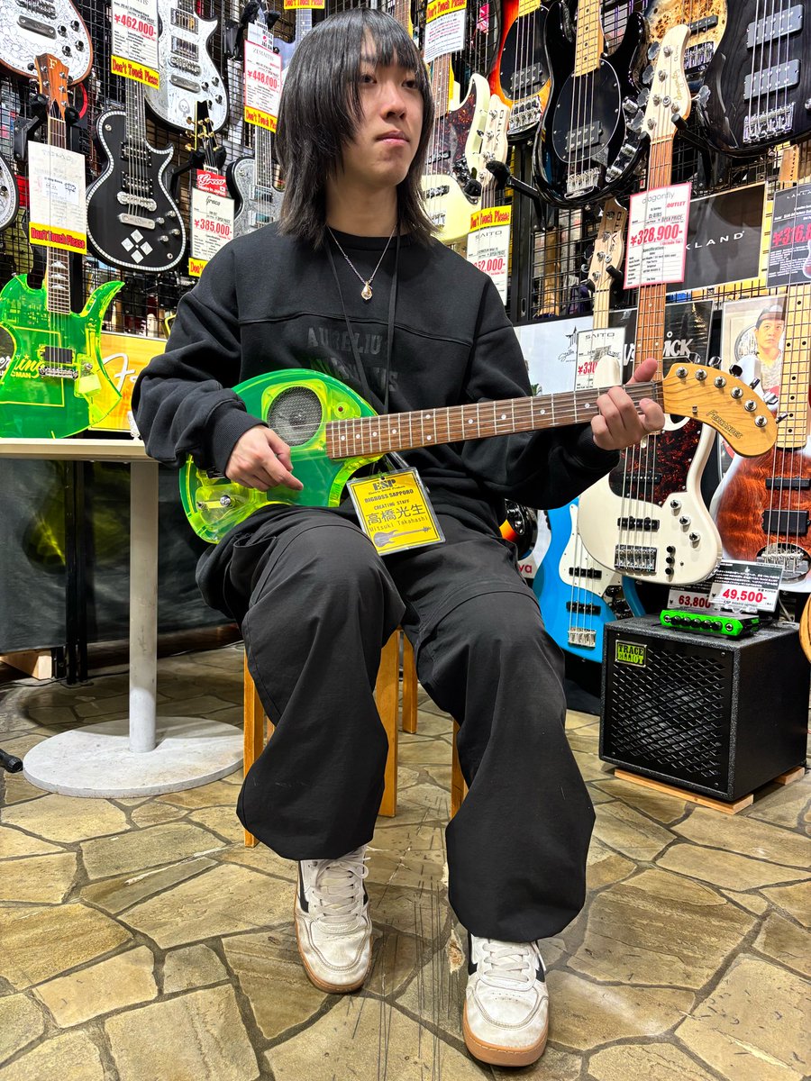 bbsapporock's tweet image. スタッフ髙橋です👾

#used【#FERNANDES ZO-3 Acrylic】

委託品として入荷🚚💨

小さな汚れはありますが、 目につく傷・使用感は無くとても状態のいい一本です🐘

アクリルボディは小さいけれどしっかり重量感があります💪
鼻を模したヘッドもキュート🩷

専用ソフトケース付属です👍

#BIGBOSS札幌