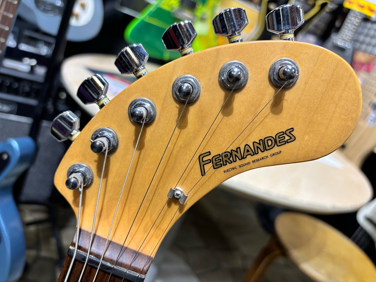 bbsapporock's tweet image. スタッフ髙橋です👾

#used【#FERNANDES ZO-3 Acrylic】

委託品として入荷🚚💨

小さな汚れはありますが、 目につく傷・使用感は無くとても状態のいい一本です🐘

アクリルボディは小さいけれどしっかり重量感があります💪
鼻を模したヘッドもキュート🩷

専用ソフトケース付属です👍

#BIGBOSS札幌