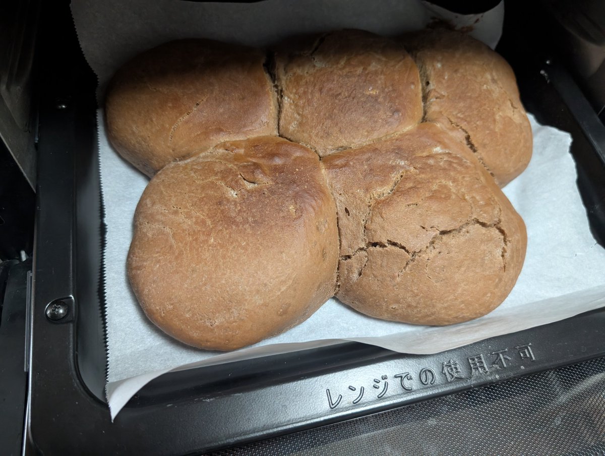 タンパク質、鉄分、亜鉛、カルシウム……。これらをイヤイヤ期に効率良く摂取するために考案されたのがこの「ミロ・プロテイン・きな粉プラスアルファ」を混ぜ込んだパン。これをマサキチパンと名付け彼の発育をチャージさせる🍞