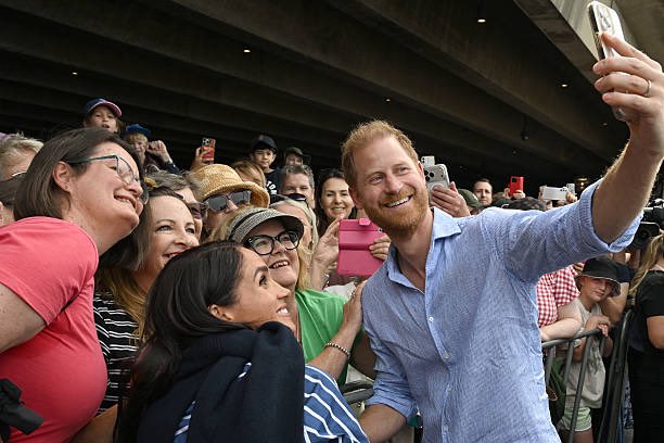 ChrisBaronSmit1's tweet image. A very warm Sydney welcome for the Sussexes. 

#LoveWins #HarryandMeghaninAustralia