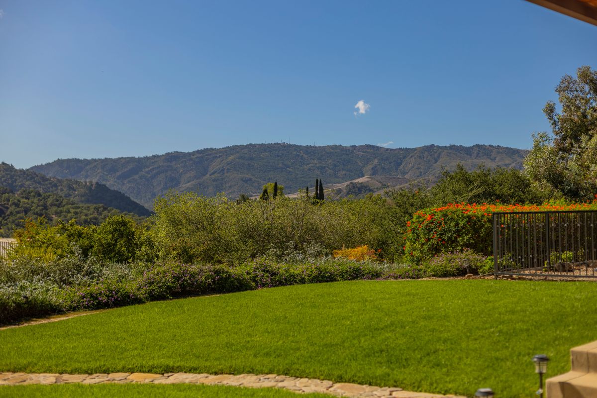 Tyler_Estates's tweet photo. For Sale in the #ojai valley $2,100,000 https://t.co/eKzwOg6FUH