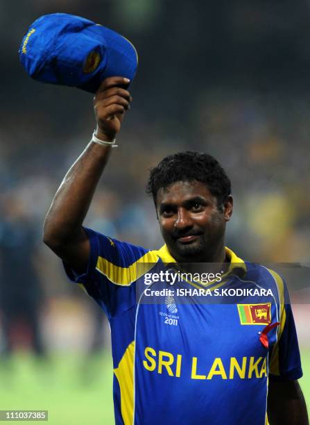 4826 bowlers have claimed atleast 1 wicket in international cricket.

1-100 wickets: 4359 bowlers
101-200: 277 bowlers
201-300: 98 bowlers
301-400: 30 bowlers
401-500:20 bowlers
501-600:16 bowlers
601-700:8 bowlers 
701-800:10 bowlers
801-900:2 bowlers 
901-1000:4 bowlers