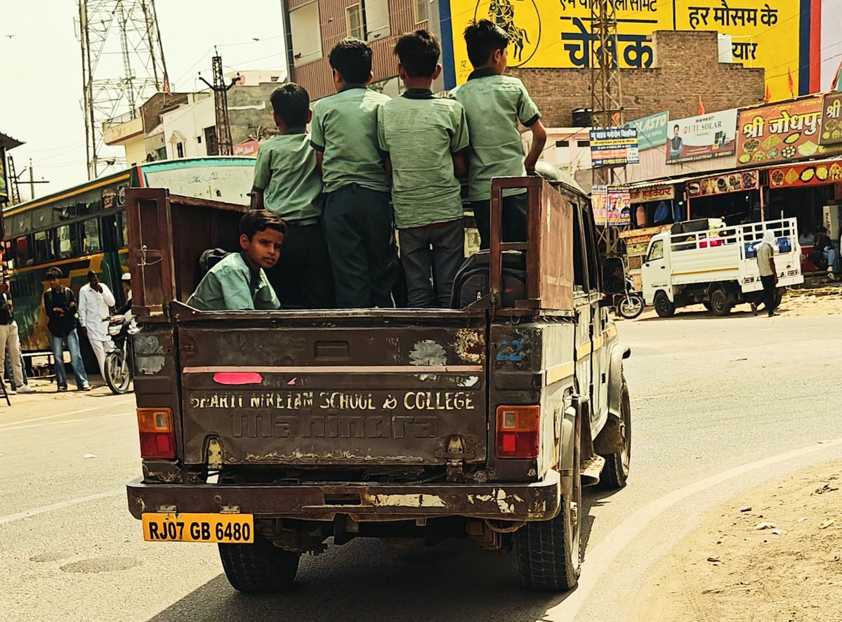 sanjaypareek721's tweet image. श्रीडूंगरगढ़:-आखिर बच्चो की सुरक्षा से खिलवाड़ कब तक??जागो जिम्मेदारों..
#बालसुरक्षा #School Transport #SafetyFirst #Rajasthan @BhajanlalBjp @RajCMO @madandilawar @VikashMohta_IND @VinoBhojak @8PMnoCM @DMBIKANER @ips_mridul @SURVEERMODI @IgpBikaner @9950217215