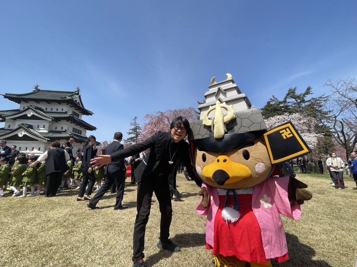 shougo314's tweet photo. 久しぶりに弘前で息子とツーショット🤭
#弘前さくらまつり
#たか丸くん https://t.co/fXJP2XlmNd