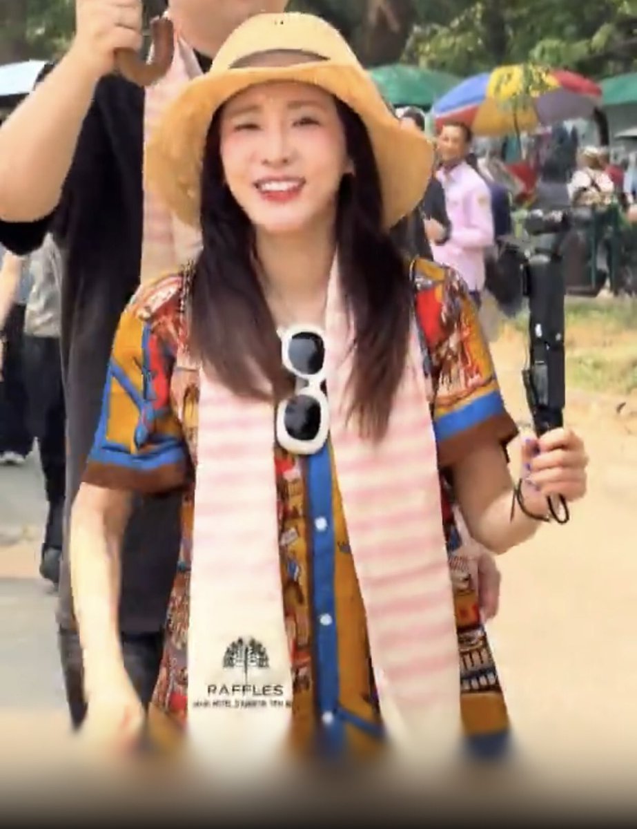 dgmn1218's tweet photo. Budol kayo sa isat-isa hahahahahhaha. Bakit nasa Cambodia na ang polo 🤣🤣🤣🤣🤣🤣 https://t.co/Fh9CCg53Xs
