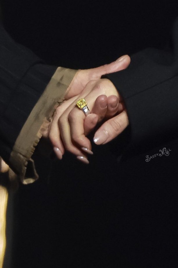 แต่ถ้าเธอขอให้ฉันรักเธอเสมอ ให้รักเธอหมดใจ ฉันก็ทำเพื่อเธอเสมอมา ตลอดไป 🩷