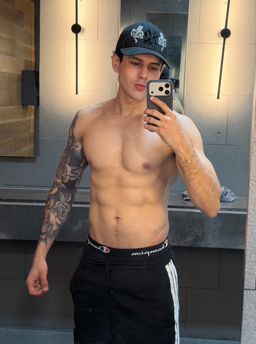gio_mcra's tweet photo. Nights 🌚 https://t.co/cs5vBEVyaf