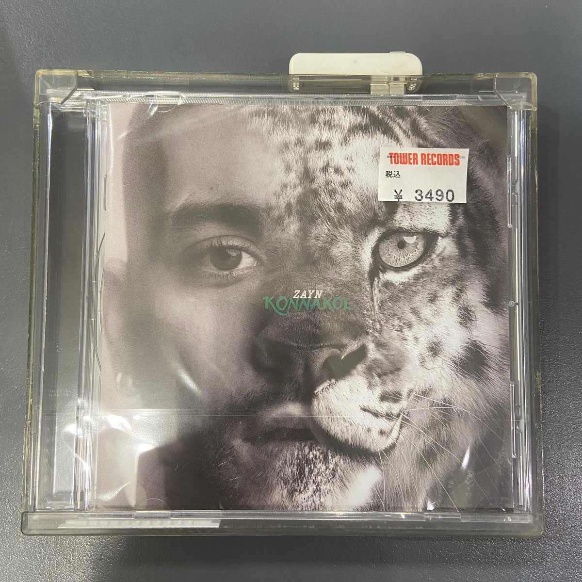 TOWER_NagoyaPrc's tweet photo. 【#ZAYN】

ZAYNの5枚目のスタジオ・アルバム
『KONNAKOL』待望の本日発売！

これまでで最もカルチャーからインスピレーションを受けた作品。
ゼインのさらに進化した姿を楽しめます！🐯

#ナゴパル洋楽 https://t.co/a0nhlSfu37