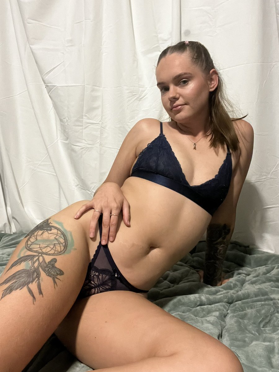 Tazbeexx's tweet photo. Need some of daddy’s moisturiser 🙈😈

#horny #daddys #daddysgirl #babygirl #cute #sexy https://t.co/LELiMUje6b