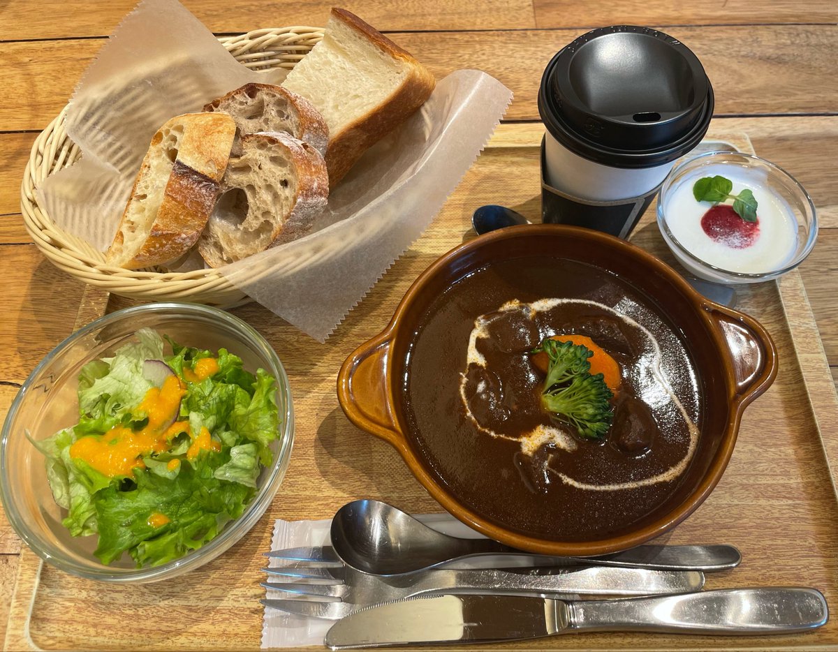 cashflowmax's tweet photo. クリエイトレストランツの優待で「ジャンフランソワ」へ

今日もランチのパン食べ放題タンシチューセットを頂きました。前食べた時より値段上がったような🤔　#株主優待 https://t.co/Xvw9gVaaBO