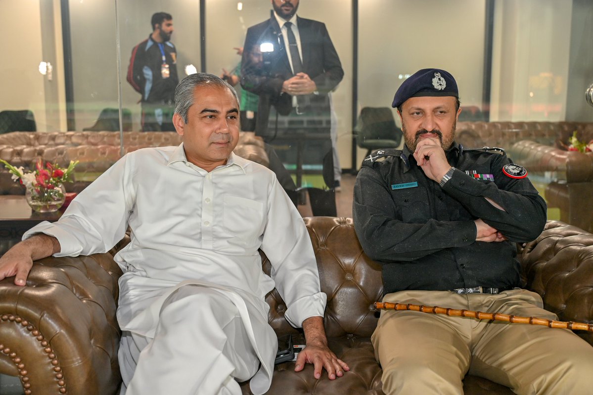 ssusindhpolice's tweet image. Federal Interior Minister Mohsin Naqvi, along with IGP Sindh Javed Alam Odho, DIG Security &amp;amp; Emergency Services Division Dr. Maqsood Ahmed, and Commandant SSU Aamir Khan Niazi, visited the National Bank Stadium in Karachi.

#SSU | #PSL | #Karachi | #SindhPolice