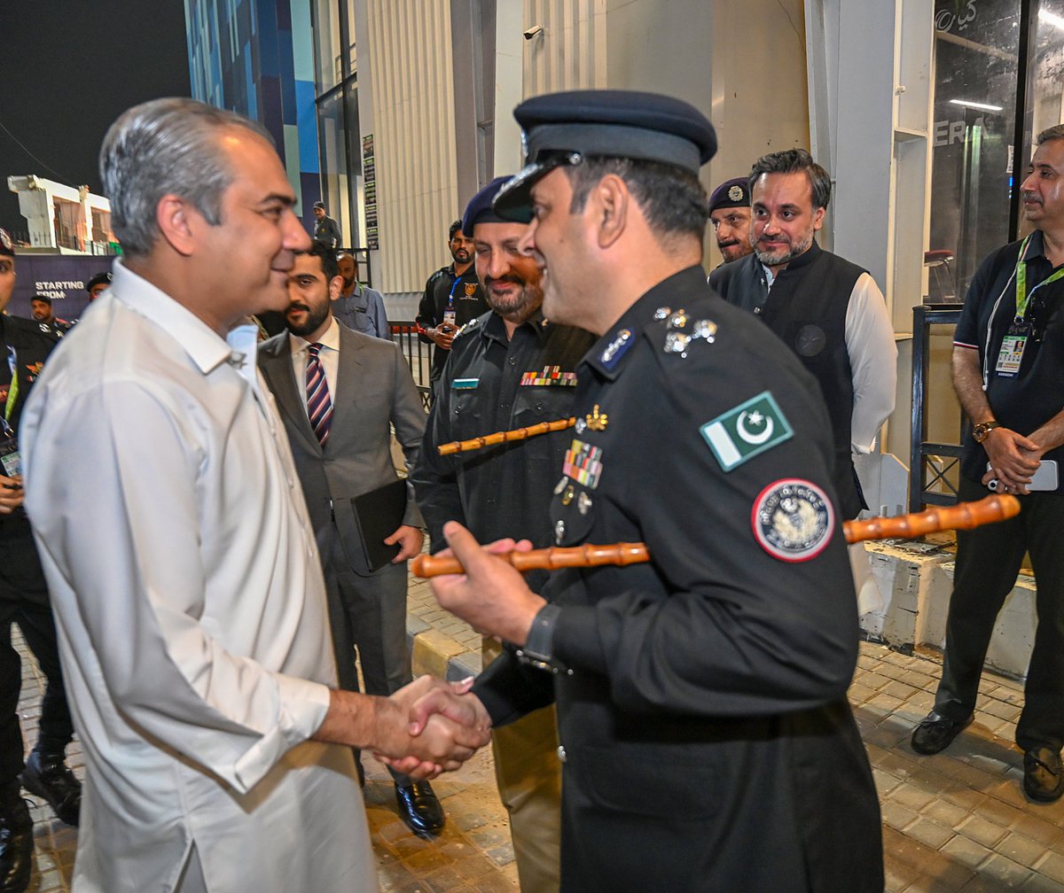 ssusindhpolice's tweet image. Federal Interior Minister Mohsin Naqvi, along with IGP Sindh Javed Alam Odho, DIG Security &amp;amp; Emergency Services Division Dr. Maqsood Ahmed, and Commandant SSU Aamir Khan Niazi, visited the National Bank Stadium in Karachi.

#SSU | #PSL | #Karachi | #SindhPolice