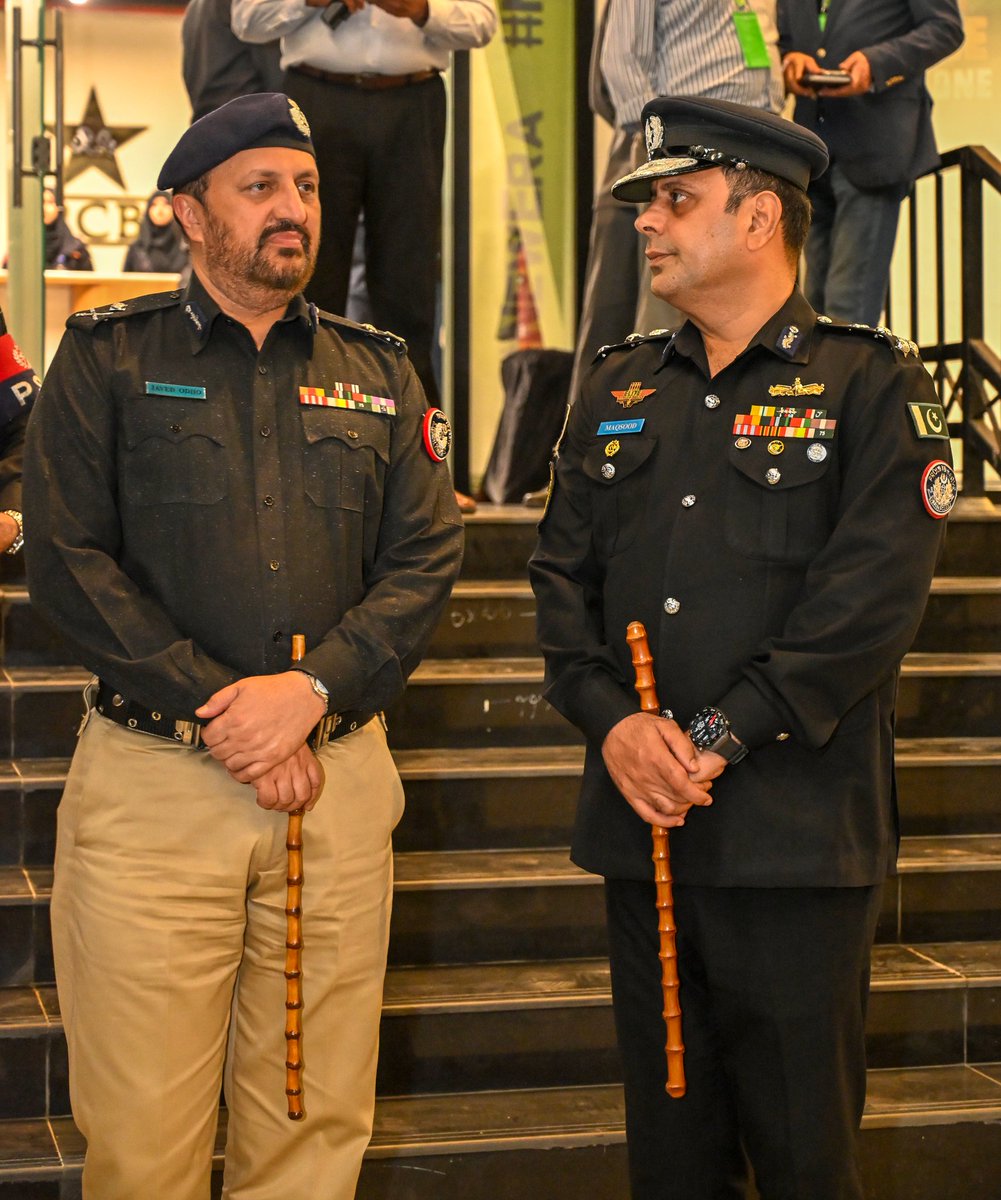 ssusindhpolice's tweet image. Federal Interior Minister Mohsin Naqvi, along with IGP Sindh Javed Alam Odho, DIG Security &amp;amp; Emergency Services Division Dr. Maqsood Ahmed, and Commandant SSU Aamir Khan Niazi, visited the National Bank Stadium in Karachi.

#SSU | #PSL | #Karachi | #SindhPolice