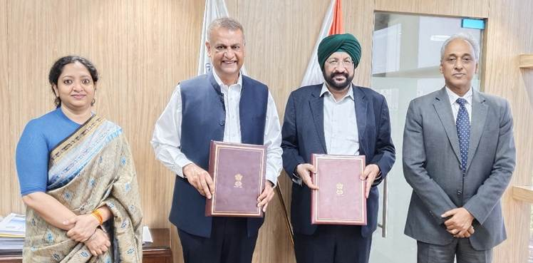 airnews_pune's tweet image. वित्तीय गुप्तचर विभाग (#FIU) आणि निवृत्तीवेतन निधी नियामक आणि विकास प्राधिकरण (#PFRDA) यांनी माहितीची देवाणघेवाण आणि समन्वय वाढवण्यासाठी एका सर्वसमावेशक सामंजस्य करारावर स्वाक्षरी केली आहे.