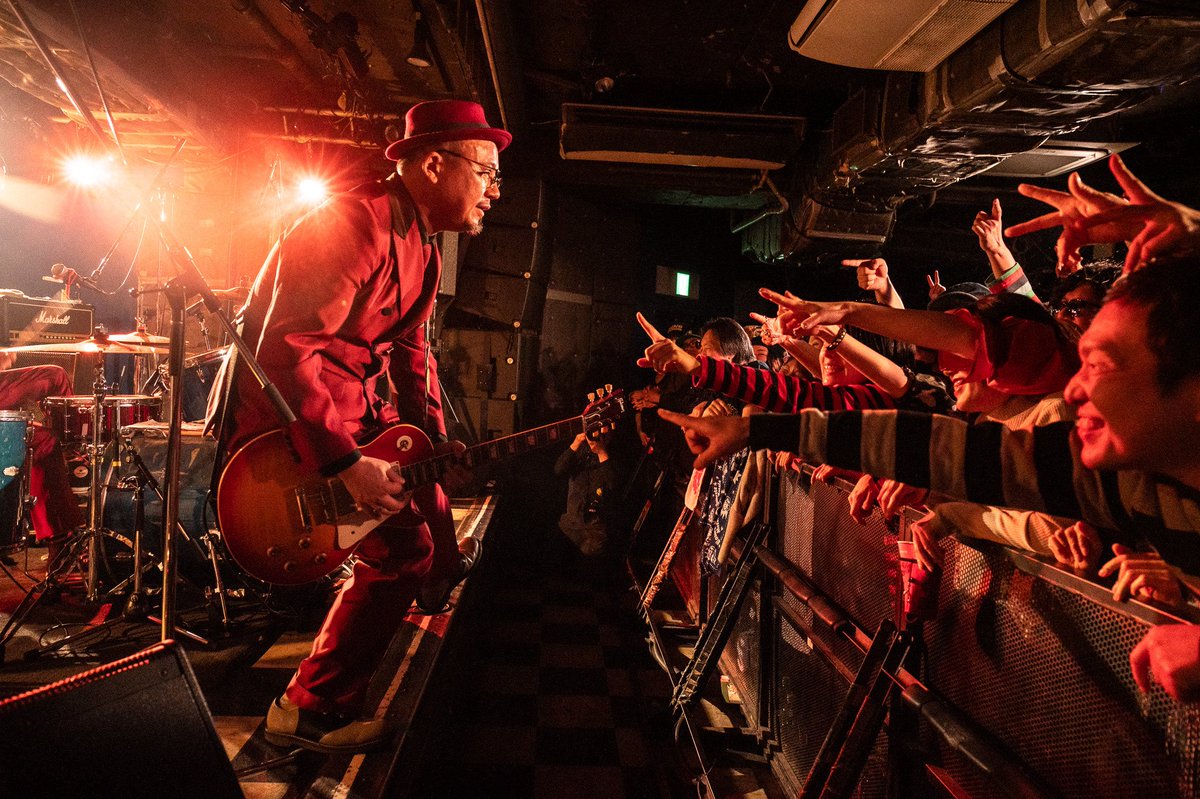 【本日！】
忘れてモーテルズのハイパーギタリスト悪玉さんのバースデー！！

これからも最高のギターと最高のスマイル、轟かせてください♪

本日はバリットにて悪玉さんを慕う若手バンドのみんなと一緒にバースデーパーティーギグです。

皆様のご来場お待ちしてます♪