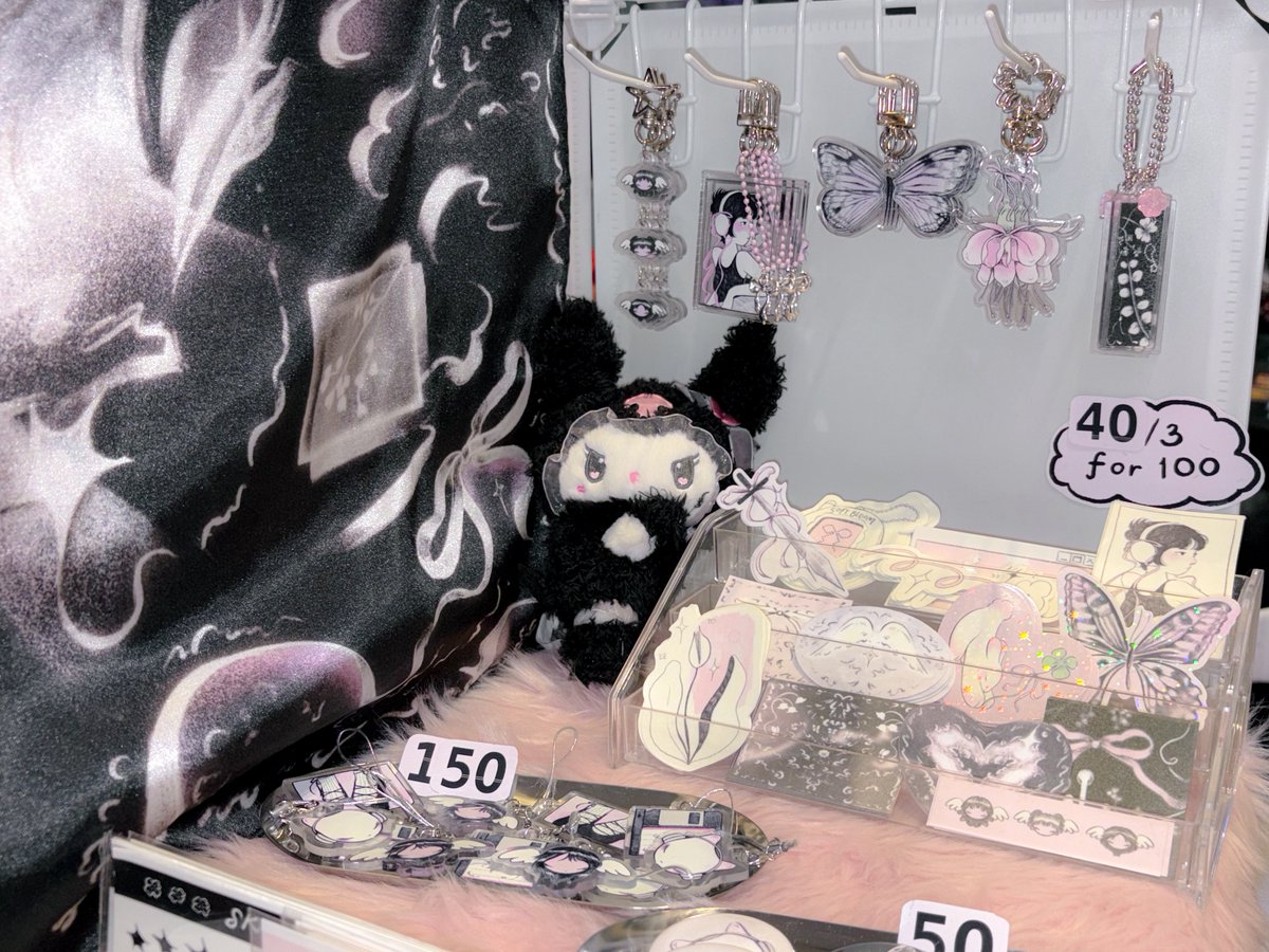 soft_bloom_'s tweet photo. komiket makati day 1 ‧₊˚ ⊹
. . . table B32 ! here til 8pm~ https://t.co/tPCsoWMYIo