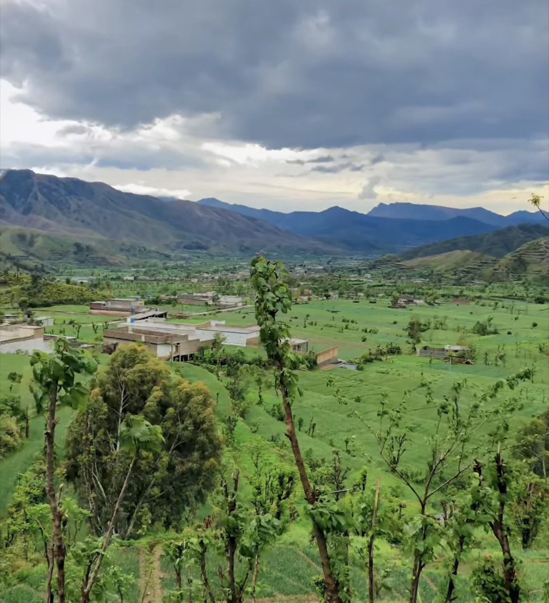 Sulymun08's tweet image. Swat Vibes 🌧️ 
M Village Vibes ❤️