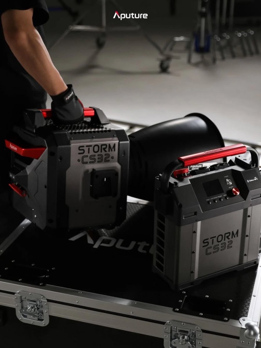 AputureJP's tweet image. Aputure新製品 STORM CS32 発表🎬

最強のCOB点光源フルカラーLEDが登場❗️
BLAIR-CGエンジン搭載で最高峰のスペクトル🌈
コンパクトボディでHMI 4K相当の大光量💡

More info: aputure.com/pages/storm-cs…

#STORM #CS32 #lighting #cinematography