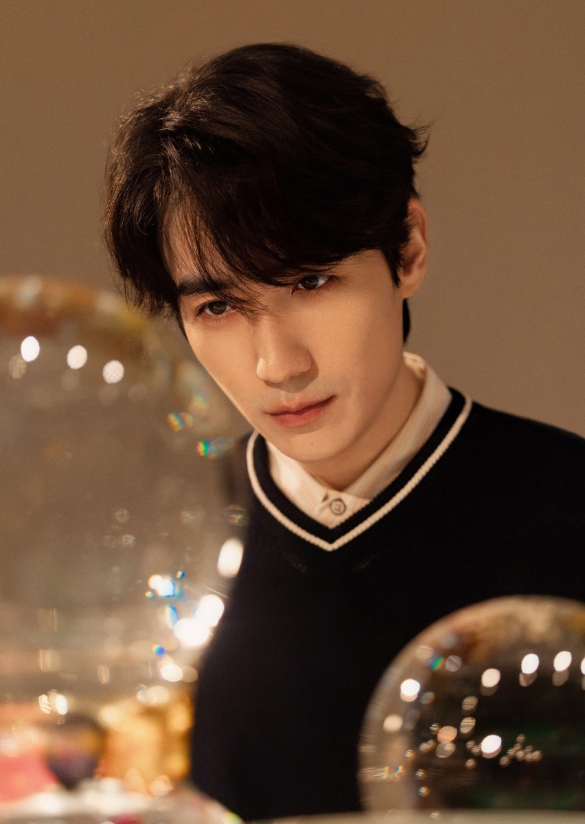 wenella_subs's tweet photo. /1 Apr 17 Zhu Yilong Studio: "The glass reflects the light, allowing one to quietly appreciate the flow of light and capture a serene moment."

#ZhuYilong #朱一龍 #朱一龙 https://t.co/u4bTN9afRl