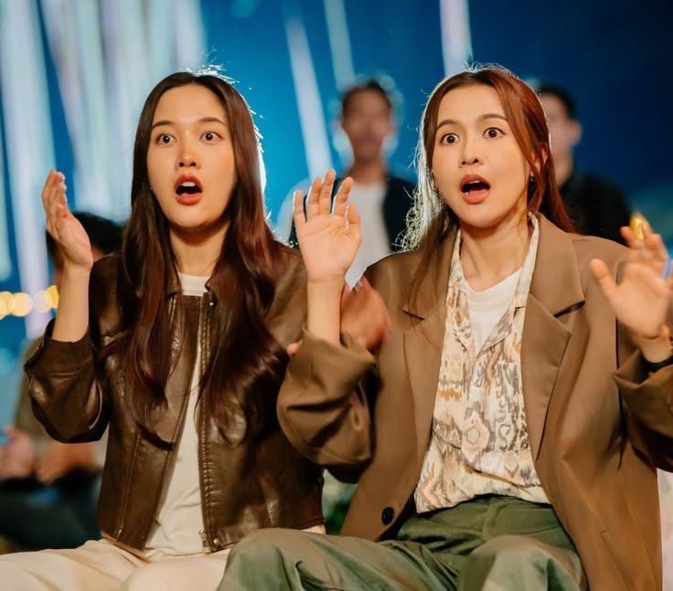 4elementsReact tweet media