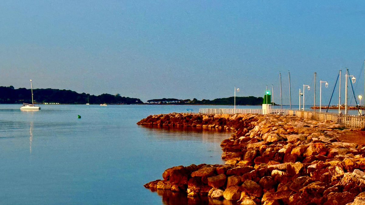 ReneTombarel's tweet image. L’aurore ce vendredi matin grâce à Anne Marie Jeminet-Ressort #cannes #CotedAzurFrance