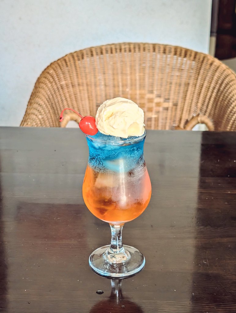 ぶんくりーむそーだ tweet media