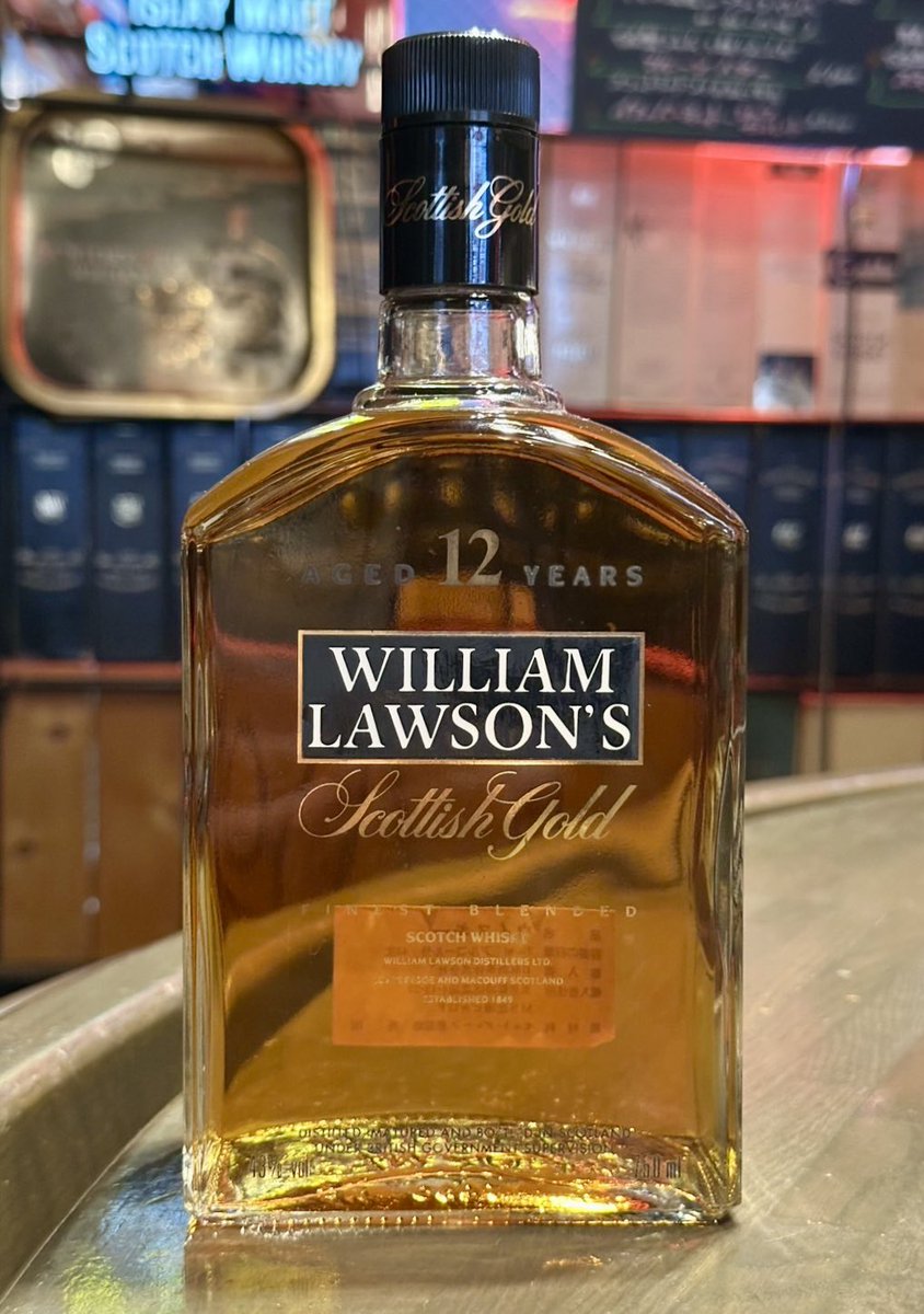 4/17(金)17:00〜翌2:00

〜Whisky of the day〜

🏴󠁧󠁢󠁳󠁣󠁴󠁿WILLIAM LAWSON'S 12y
750ml 43%

ソーダ割おすすめです！

☆本日も皆様のご来店をお待ちしております！

#神田駅南口 
#神田bar 
#神田BAR 
#神田ウイスキー 
#KandaWhisky 
#WILLIAMLAWSONS
