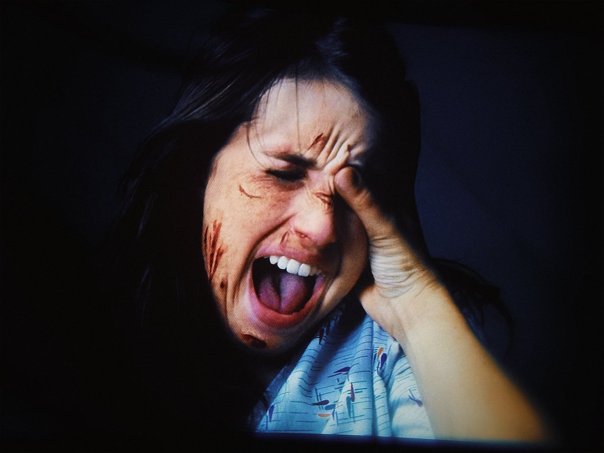 thescreamvault's tweet image. Now finishing #Scream4 🔪🩸