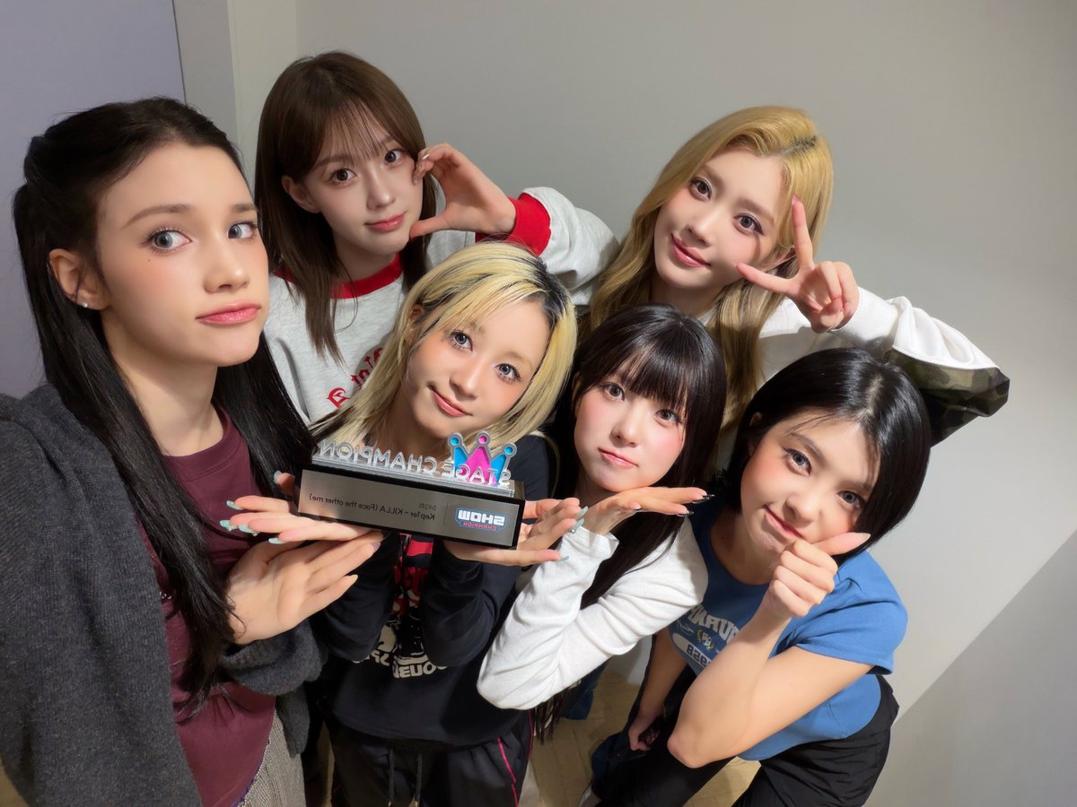 #쇼챔피언 592회
👑STAGE CHAMPION TOP1👑

[ #Kep1er #케플러 ] 에게
트로피가 잘 전달되었어요💨

💙1위를 축하합니다💙

<a href="/official_kep1er/">Kep1er</a> <a href="/showchampion1/">SHOWCHAMPION</a>