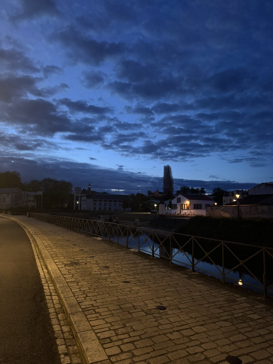 Frenchy Runner tweet media