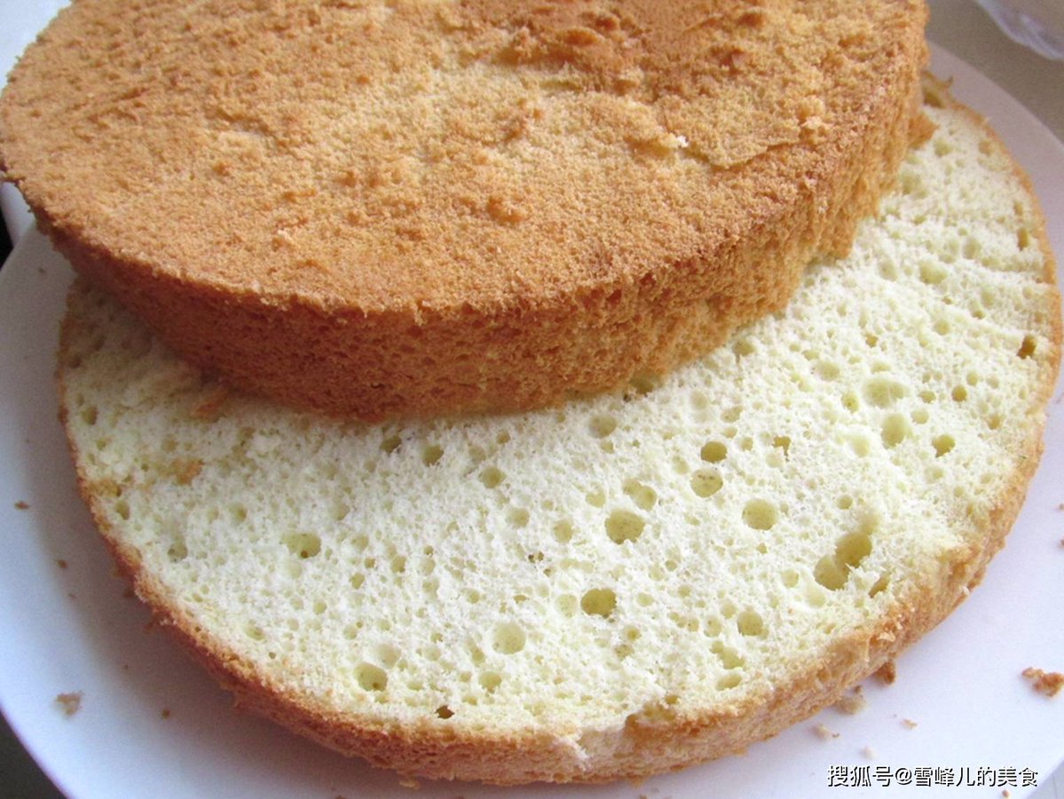 momickey_'s tweet image. Valentine's Day Special: Red Velvet Heart Cake   Soft red velvet layers, cream cheese frosting, u0026 edible rose petals. Limited stock—order by 2/13!   #ValentinesDay #DessertLovers