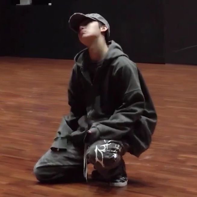 LUCKY 떠누렁이🍑 tweet media