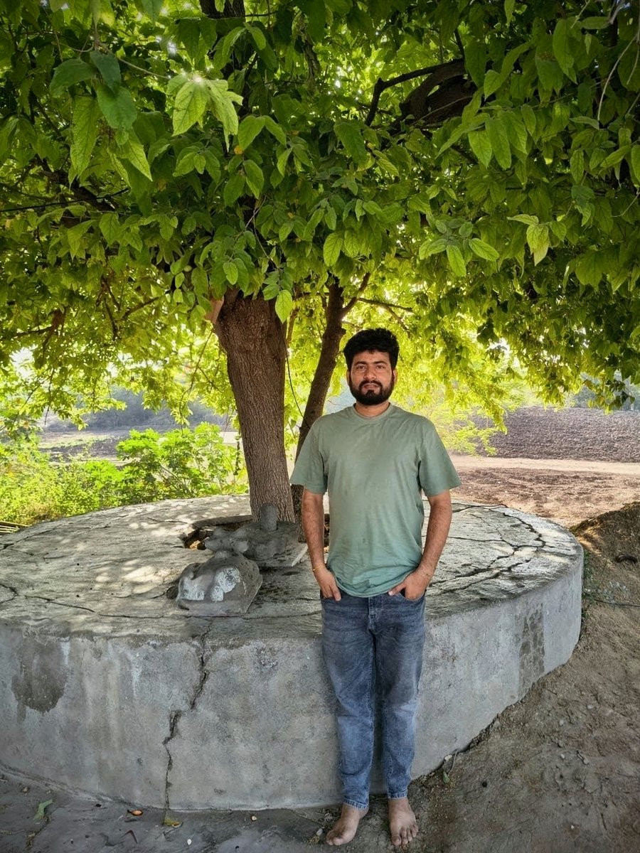 anujpareeek's tweet image. Blessed to be here 🙏
Under the Rudraksha tree 🌿 

This place isn’t normal… it’s divine 🔱

#shivay #rudraksha #spiritualvibes #shriram #divinevibes
#anujiyat #anujpareek