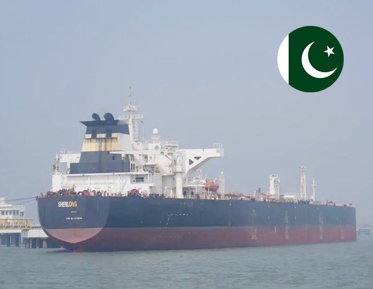 ناقلات نقط باكستانية عبرت مضيق هرمز