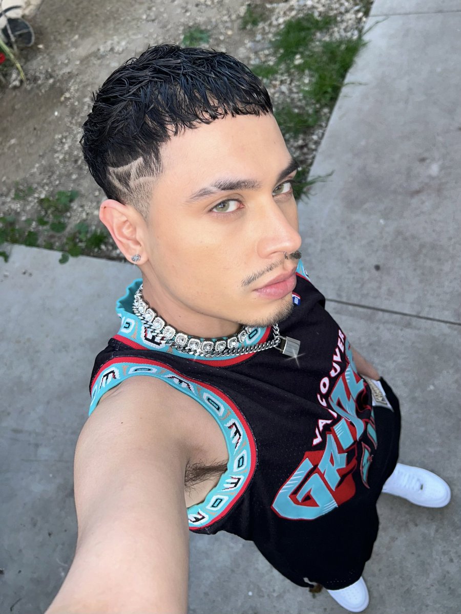 cfknls's tweet image. I wanna start posting more selfies on here #mlm #lgbt #latino #gay 🫦