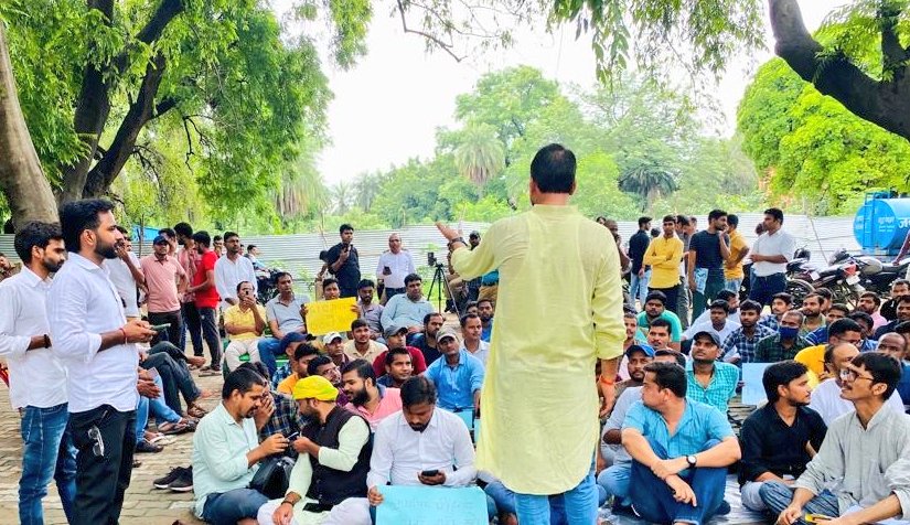 _RakeshPal's tweet photo. UPSI के अभ्यर्थियों के साथ न्याय हो 

1- कम से कम 2000 पदों की वृद्धि हो 
2- लिखित परीक्षा का स्कोर कार्ड जारी हो 
3- अंतिम परिणाम के साथ वेटिंग लिस्ट भी जारी की जाए।

#UPSI_BHARTI_4543
#UPSI_SHOW_MARKS
#UPSI_INCREASE_2000_POST 
#UPSI_GIVE_WAITING_LIST
#UPSI_GIVERANK_LIST https://t.co/7JGVvh5Jrh