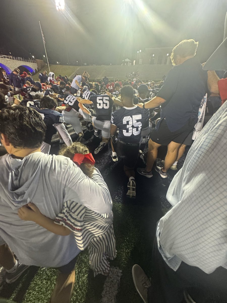 Robinson_bren75's tweet photo. Great time at samford tonight!! 

@AL_Recruiting @CoachS1M @RecruitTheCrest @HHSPatsFootball @HallTechSports1 https://t.co/NK38vVCoKE