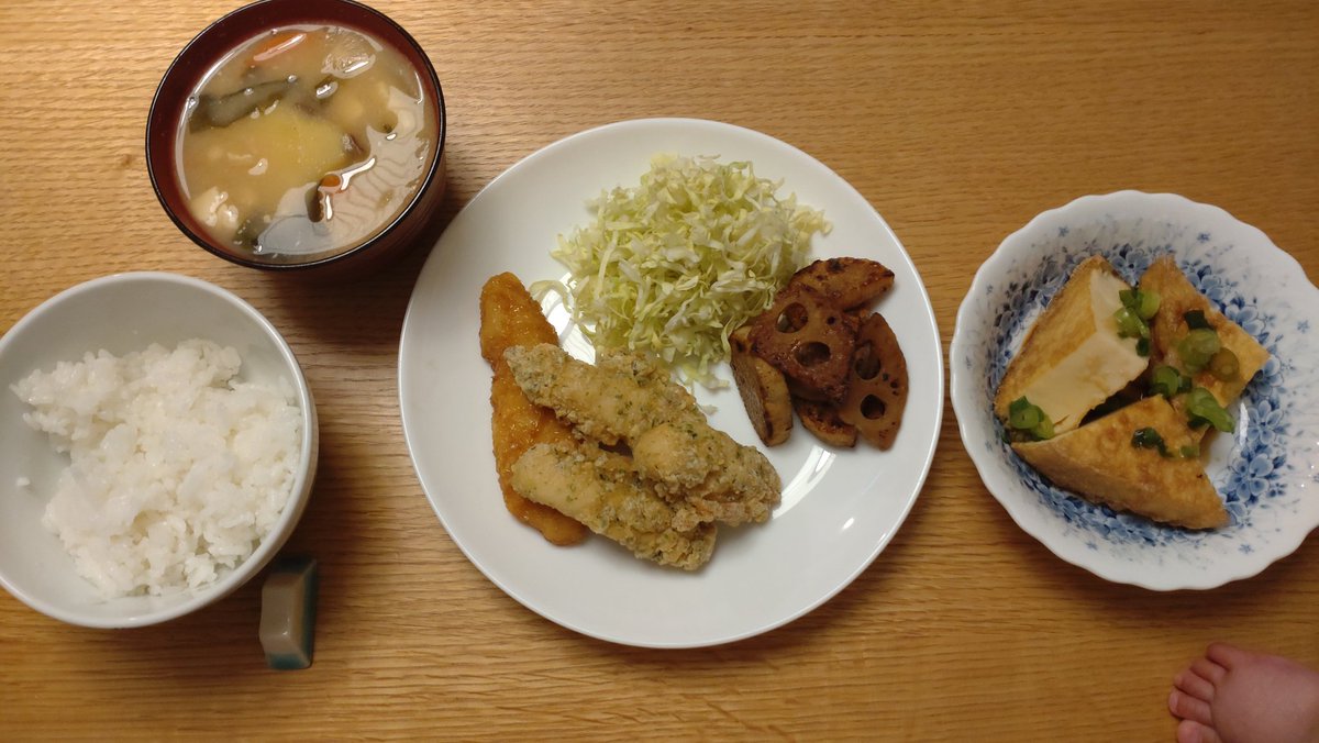 ManaTsukishiro's tweet photo. のり塩チキン、長芋と蓮根の照り焼き、厚揚げ、根菜ときのこの味噌汁
コープののり塩チキンは生姜が結構効いてて子供向けじゃなかった〜大人はおいしくいただきました✨
変わりにタレチキン温めたらパクパク食べた😊
キッコーマンさんのレシピもよく使う♪
#おうちごはん
#コープ
#起業レシピ
#menew https://t.co/p8fuBL7ohF