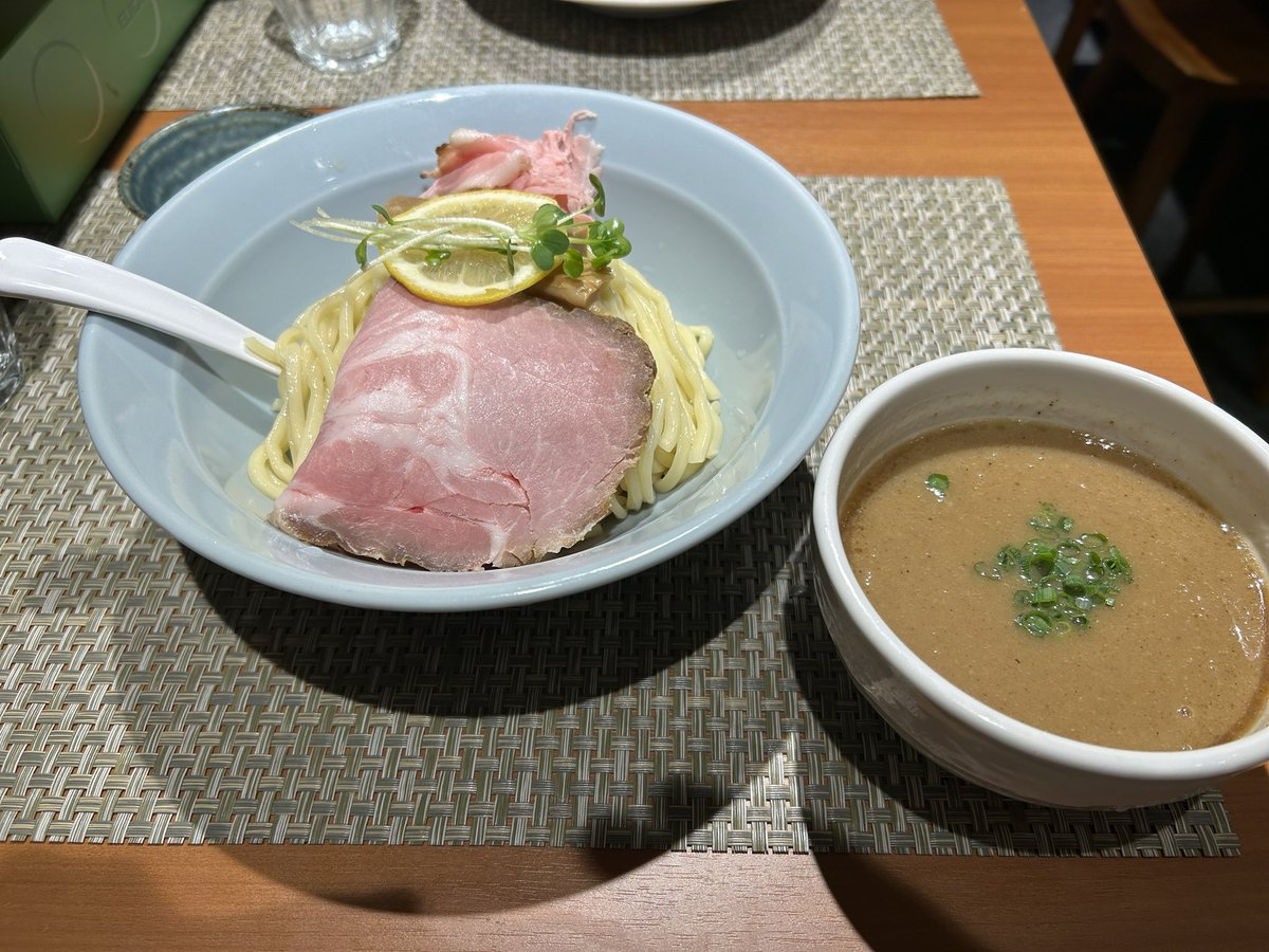 ツ チ ヤ@机くん tweet media