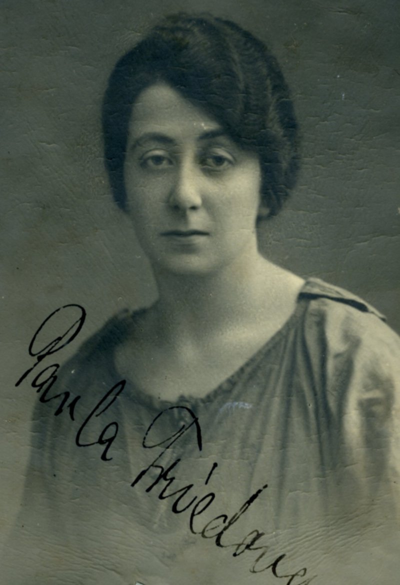AuschwitzMuseum's tweet photo. 17 April 1895 | A Czech Jewish woman, Pavla Friedová, was born in Votice.

She was deported to #Auschwitz from the #Theresienstadt ghetto on 23 October 1944. She did not survive.
---

The history of deportations of Jews from the Theresienstadt ghetto to Auschwitz: https://t.co/gcT7B3WoWg