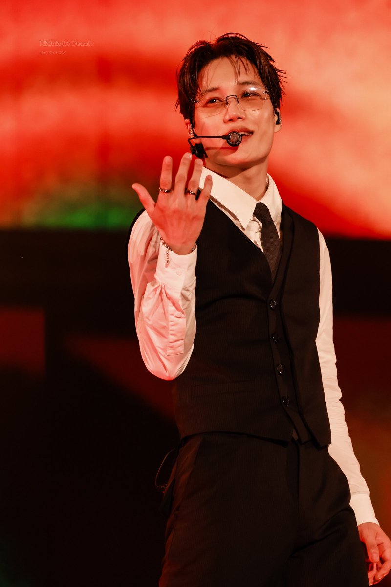 Midnight Peach tweet media