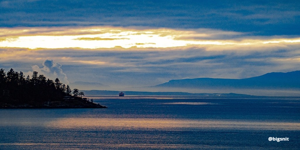 BCFerries's tweet photo. Goodnight to the West Coast! π΄π€
We are now docking for the night. We will be back bright and early at 7:00 am tomorrow to answer all of your @BCFerries-related questions! π³οΈβ
Keep up-to-date with our #CurrentConditons here: https://t.co/5NlzF4gDrf ^sp https://t.co/5nOppQCbz8