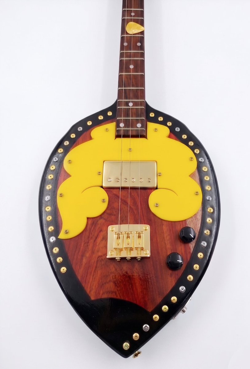 PomChobShop's tweet image. Traditional roots, electrifying sound! ⚡️🐉

Discover the Handmade Electric Thai Phin. Crafted from solid teak wood, stage-ready electronics. 🇹🇭🎸

Shop here: etsy.com/listing/449001…

#ThaiPhin #WorldMusic #Guitarists #Lute #MusicianLife