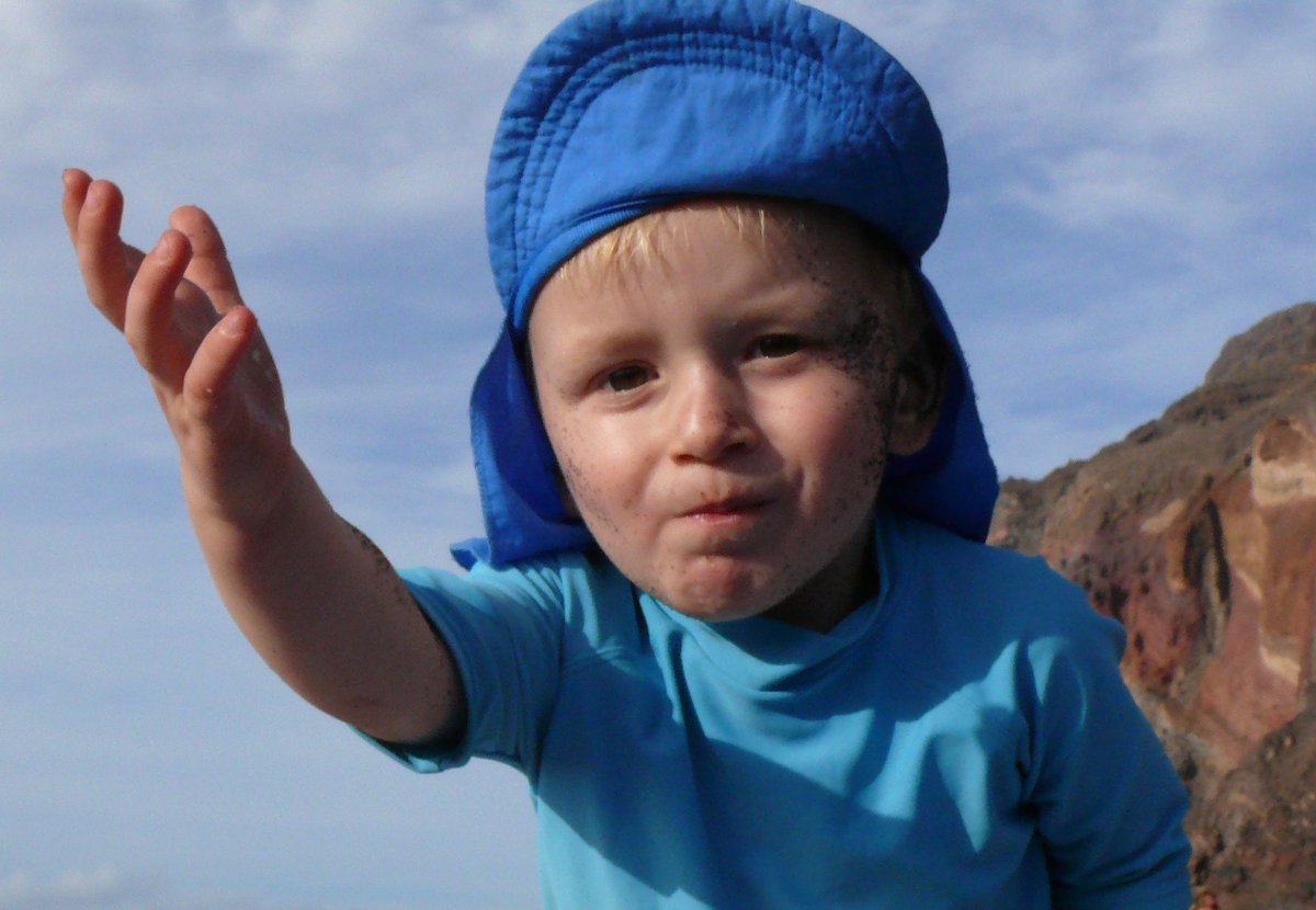 DrHauke93370's tweet image. Im wirklichen Leben bleibt eine Bindung der biologischen Mutter - je nach Bedingungen, auch sozialen - ggf. schon in der #Wachstumsphase #des #Kindes im #Mutterleib aus. Auch später kann sie lebenslang noch auftreten. Z.B. beim verstoßenen Kind etc....