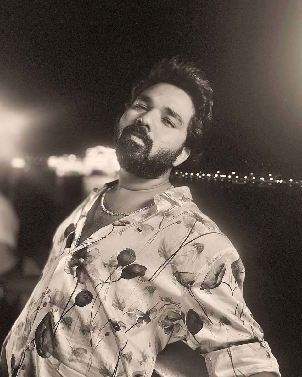 pratheek_prem's tweet photo. Beach days &amp; crazy nights… that’s how Goa hits 🔥🌊

#pratheekpremkaran #goa #trip #love #beach #nightgold https://t.co/ohwPo5kK3X