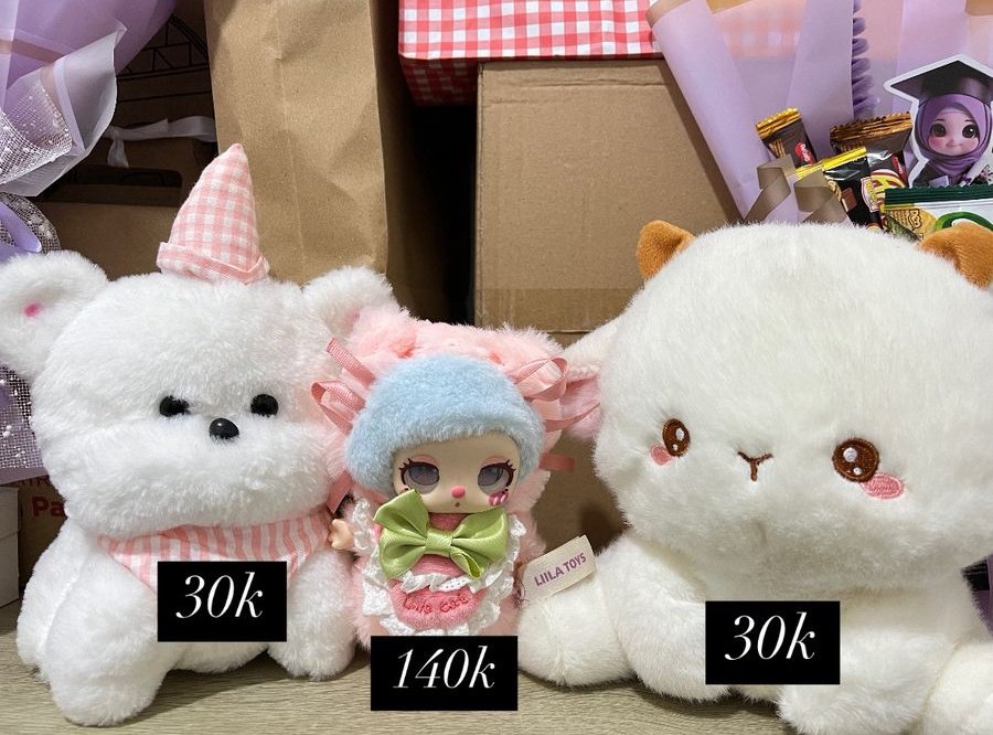 wafflenutae's tweet photo. wts boneka funifun, blind box lila's chef kitten, good condi +  price sudah inc packing sama adm shopee yaa

📍dom bandung
🍊 via oren

tags. wts wtb boneka kado hadiah blindbox lila's chef kitten pink white peach jam donut https://t.co/C772xUcC1Q