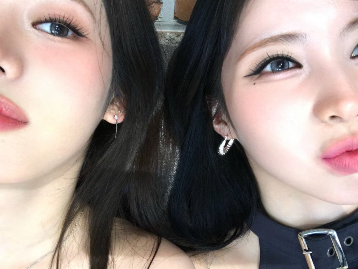 iiLeerora's tweet photo. HBDV TWINNIE❤️  @asaencmi https://t.co/3nuLo0rnui