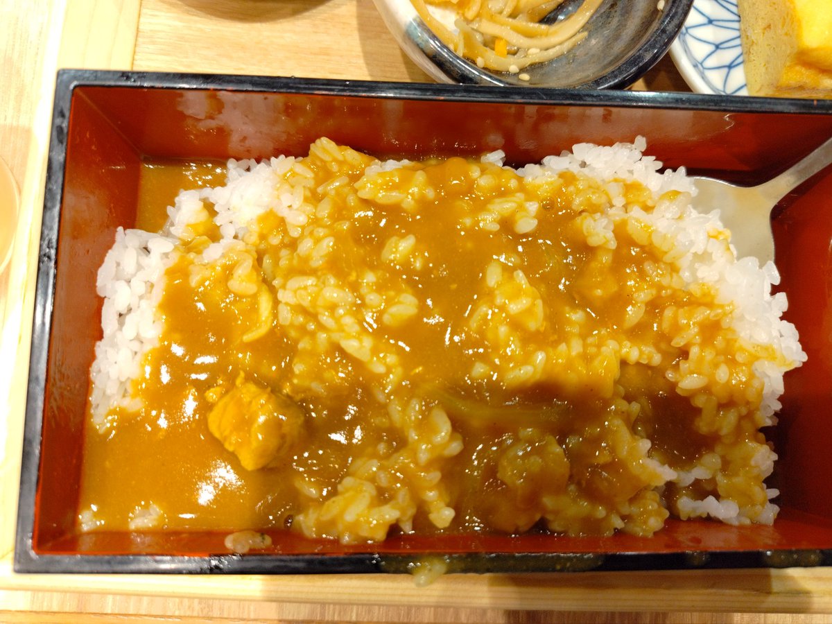 大衆酒場キタギン@大手町
大人の海苔弁当定食
面白そうなメニュー見て突入！
確かにのり弁だわ。好きだな！
白身フライがデカくて分厚くて凄い食べ応え。
いやー安心安定ののり弁だね。
おかわり自由のご飯とカレーも堪能できた。
腹パンで死ぬほど美味かった！
#海苔弁
#定食