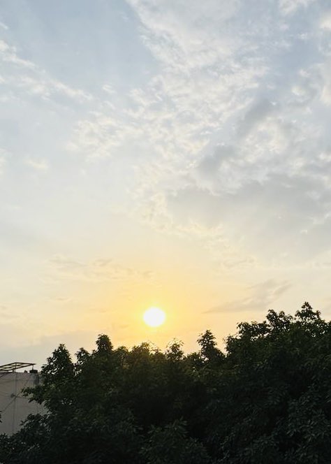 yy_yhchoa4's tweet photo. Find up Friday
Today's sky in Sultanpur
sunny
☀️
Find own path ✨
#Weather #Sky #sunny #findup #fine
#Southdelhi #Sultanpur #haveaniceday https://t.co/Feo4s329us