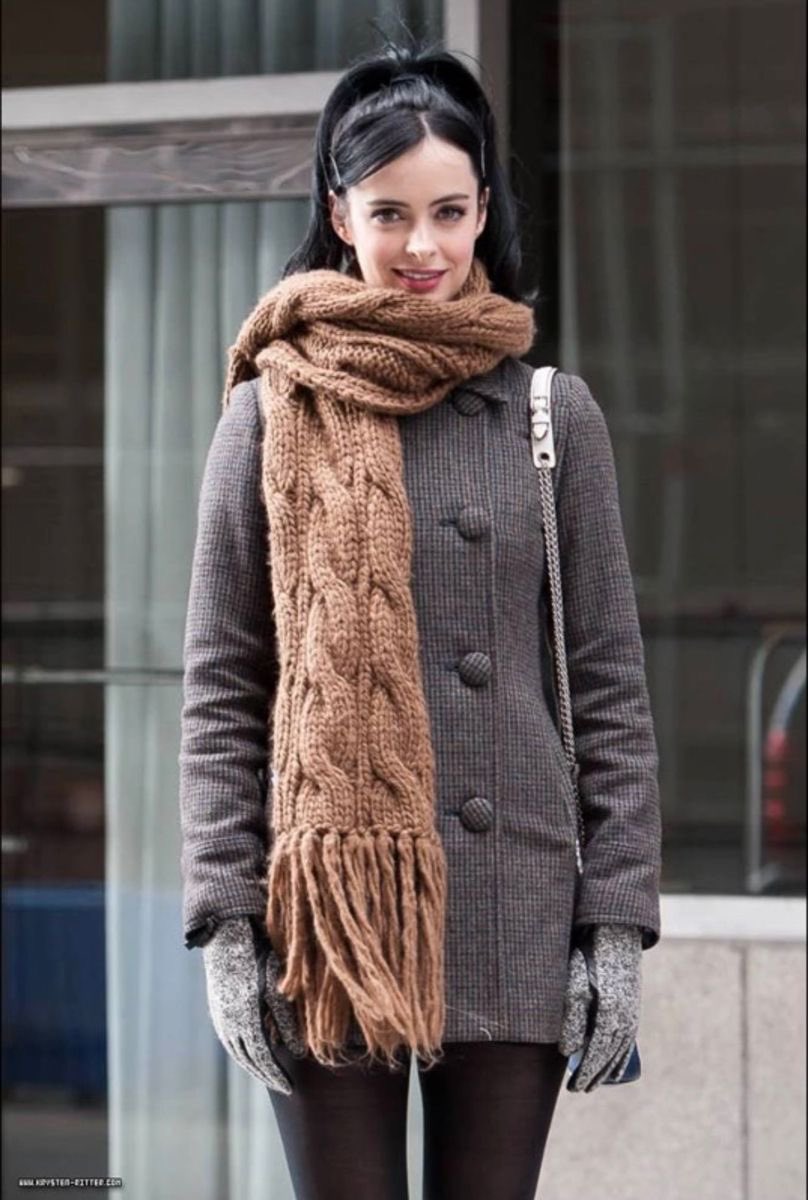 I always had a vision of us standing like this all pressed up in the bathroom line you lookin like an angel on the walls of Versailles